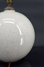 Загрузить изображение в средство просмотра галереи, Lampe boule blanche craquelée, attribuée à Besnard pour Ruhlmann, France, circa 1920
