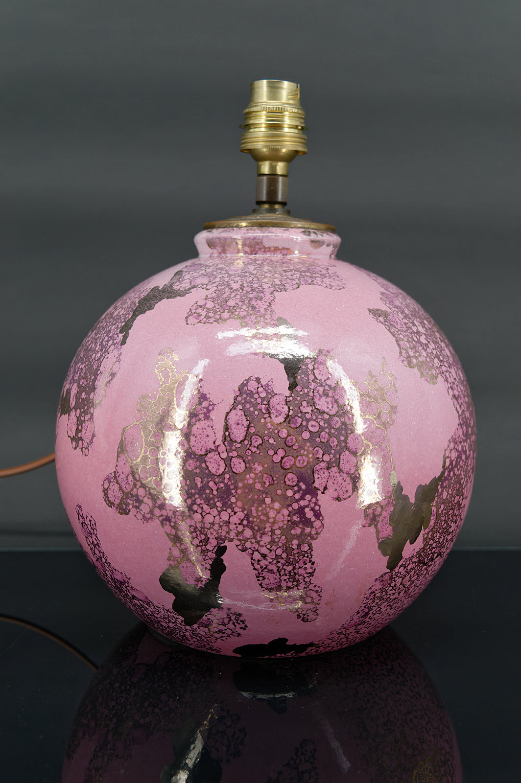 Lampe boule en céramique rose et nacrée par Marguerite Briansau, Art Deco, France, circa 1930