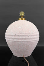 Charger l&#39;image dans la galerie, Lampe Art Déco, dans le style de Jean Besnard, email crispé blanc sur fond rose, France, Circa 1925
