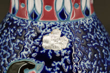 Lade das Bild in den Galerie-Viewer, Lampe aux Hirondelles, Imperial Amphora, Tchécoslovaquie, Art Déco, Circa 1920
