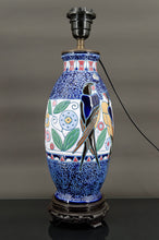 Cargar imagen en el visor de la galería, Lampe aux Hirondelles, Imperial Amphora, Tchécoslovaquie, Art Déco, Circa 1920
