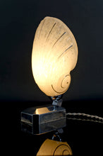 Load image into Gallery viewer, Lampe &quot;Coquillage&quot; Art Deco moderniste, France, vers 1930
