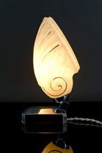 Load image into Gallery viewer, Lampe &quot;Coquillage&quot; Art Deco moderniste, France, vers 1930
