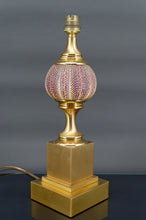Cargar imagen en el visor de la galería, Lampe Maison Charles, Oursin rose et bronze doré, France, Circa 1960
