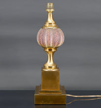 Cargar imagen en el visor de la galería, Lampe Maison Charles, Oursin rose et bronze doré, France, Circa 1960
