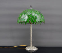 Lade das Bild in den Galerie-Viewer, Lampe palmier en bronze argenté et abat-jour feuillage en vitrail vert, Art Nouveau, France, Circa 1900
