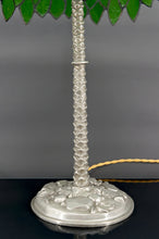 Загрузить изображение в средство просмотра галереи, Lampe palmier en bronze argenté et abat-jour feuillage en vitrail vert, Art Nouveau, France, Circa 1900

