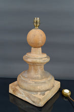 Load image into Gallery viewer, Lampe pilastre en terre cuite, style brutaliste, France, Mid-Century

