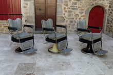 Lade das Bild in den Galerie-Viewer, Lot de 3 fauteuils Art Deco de coiffeur / barbier, WITUB, France, circa 1940
