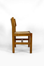 Charger l&#39;image dans la galerie, Lot de 6 chaises brutalistes en Orme avec assises paillées, Maison Regain, Circa 1960
