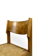 Cargar imagen en el visor de la galería, Lot de 6 chaises brutalistes en Orme avec assises paillées, Maison Regain, Circa 1960
