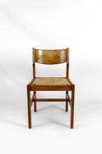 Загрузить изображение в средство просмотра галереи, Lot de 6 chaises brutalistes en Orme avec assises paillées, Maison Regain, Circa 1960
