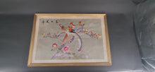 Charger et lire la vidéo dans la visionneuse de la Galerie, Broderie ancienne sous verre, Couple d&#39;Oiseaux, Soie, Chine, Début XXe

