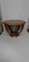 Charger et lire la vidéo dans la visionneuse de la Galerie, Guéridon / Table d’Appoint Octogonale en Noyer – Art Déco Moderniste, France, Circa 1930
