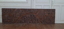 Charger et lire la vidéo dans la visionneuse de la Galerie, Important Panneau Monoxyle, Bas-Relief Bamoun, Cameroun, Circa 1960
