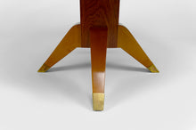 Загрузить изображение в средство просмотра галереи, Table basse ronde Art Déco en érable, France, vers 1940
