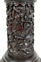 Загрузить изображение в средство просмотра галереи, Importante colonne / sellette haute asiatique en bois sculpté, circa 1880, Indochine
