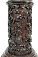 Load image into Gallery viewer, Importante colonne / sellette haute asiatique en bois sculpté, circa 1880, Indochine
