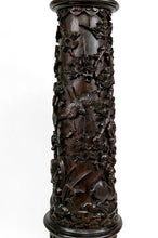 Charger l&#39;image dans la galerie, Importante colonne / sellette haute asiatique en bois sculpté, circa 1880, Indochine
