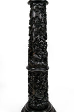 Lade das Bild in den Galerie-Viewer, Importante colonne / sellette haute asiatique en bois sculpté, circa 1880, Indochine
