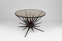 Load image into Gallery viewer, Table basse ronde style brutaliste, circa 1960
