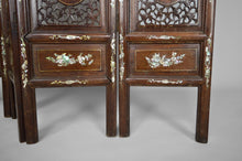 Load image into Gallery viewer, Paravent asiatique en bois sculpté et marqueterie de nacre
