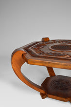 将图片加载到图库查看器，Table basse sculptée Art Déco Colonial vers 1930
