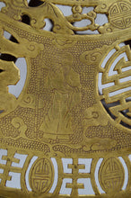Charger l&#39;image dans la galerie, Table basse indochinoise sculptée de dragons et plateau décoré, vers 1890
