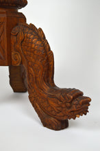 Load image into Gallery viewer, Sellette haute Indochinoise en bois sculpté à thème mythologique
