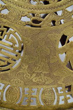 Cargar imagen en el visor de la galería, Table basse indochinoise sculptée de dragons et plateau décoré, vers 1890
