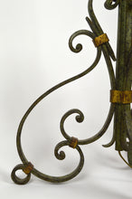 Charger l&#39;image dans la galerie, Lampadaire Art Déco en fer forgé, patine verte dorée
