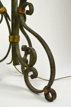 Charger l&#39;image dans la galerie, Lampadaire Art Déco en fer forgé, patine verte dorée
