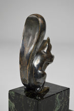 Cargar imagen en el visor de la galería, Serres livres écureuils Art Deco en bronze argenté, par Marcel Guillemard
