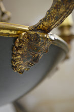 Cargar imagen en el visor de la galería, Lustre Empire en bronze, modèle aux mascarons

