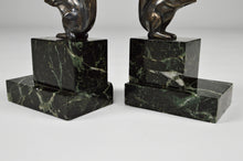 Load image into Gallery viewer, Serres livres écureuils Art Deco en bronze argenté, par Marcel Guillemard
