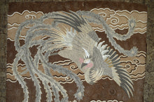 Load image into Gallery viewer, Grande tapisserie Meiji en soie brodée, Japon, vers 1890
