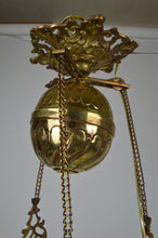 Lade das Bild in den Galerie-Viewer, Lustre Napoléon III aux chimères en bronze et laiton
