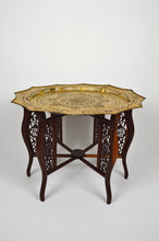 Загрузить изображение в средство просмотра галереи, Table basse indochinoise sculptée avec plateau en laiton, 1890
