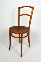 Charger l&#39;image dans la galerie, Chaise bistrot par J&amp;J Kohn avec assise décorée
