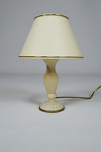 Cargar imagen en el visor de la galería, Petite lampe italienne en marbre blanc
