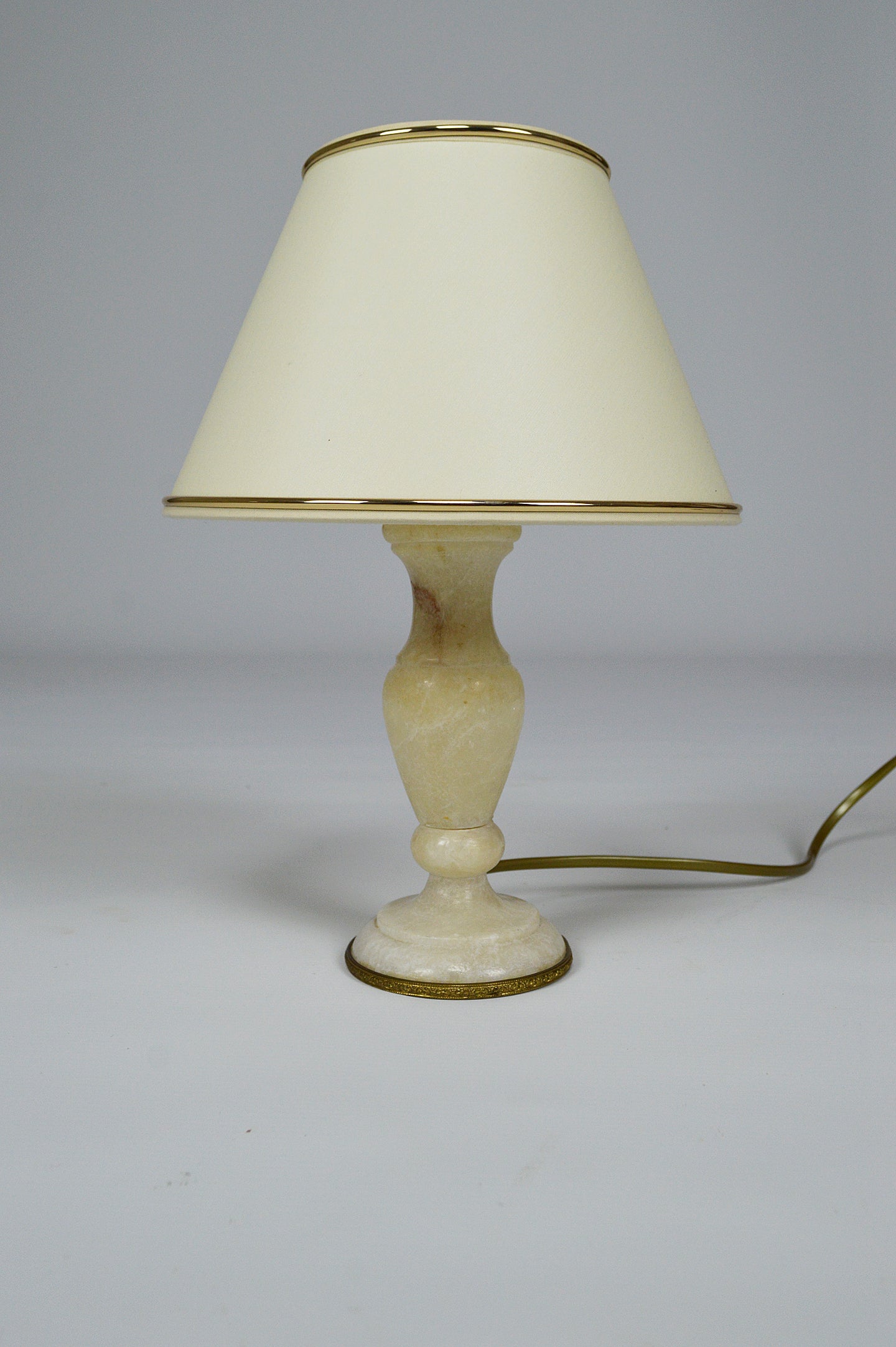 Petite lampe italienne en marbre blanc