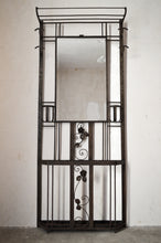 Charger l&#39;image dans la galerie, Vestiaire Art Deco aux roses en fer forgé

