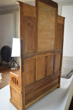 Cargar imagen en el visor de la galería, Banc-coffre / vestiaire Italien en chêne sculpté
