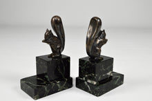 将图片加载到图库查看器，Serres livres écureuils Art Deco en bronze argenté, par Marcel Guillemard
