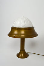 Cargar imagen en el visor de la galería, Lampe Art Déco en laiton patiné et verre moulé
