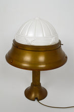 Load image into Gallery viewer, Lampe Art Déco en laiton patiné et verre moulé
