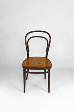 Загрузить изображение в средство просмотра галереи, Lot de 4 Chaises Thonet en bois courbé à assises décorées
