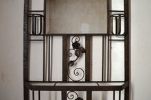 Charger l&#39;image dans la galerie, Vestiaire Art Deco aux roses en fer forgé
