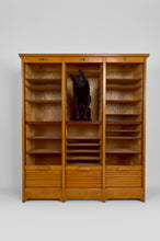 将图片加载到图库查看器，Grand meuble de notaire à rideaux par G. M. Radia, circa 1920
