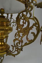 Charger l&#39;image dans la galerie, Lustre Napoléon III aux chimères en bronze et laiton
